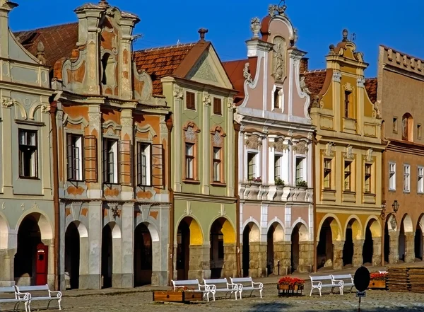 Historische rij huizen in Telc — Stockfoto