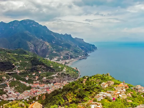 Village sur la côte d'Amalfi — Photo
