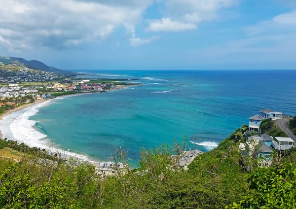 St. Kitts, Karayipler 'deki plaj manzarası.
