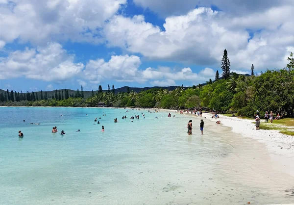 Yeni Kaledonya Turistli Plaj — Stok fotoğraf