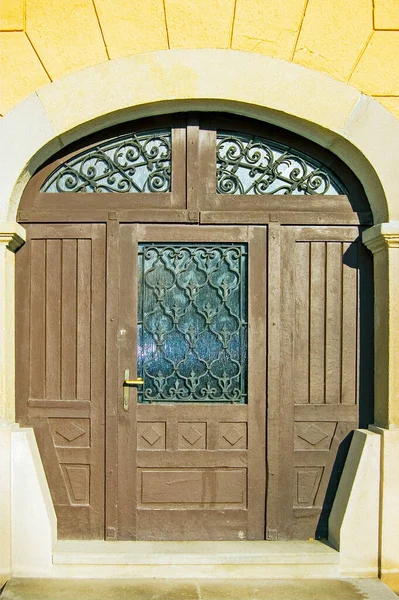 Старая Винтажная Дверь Старом Городе — стоковое фото