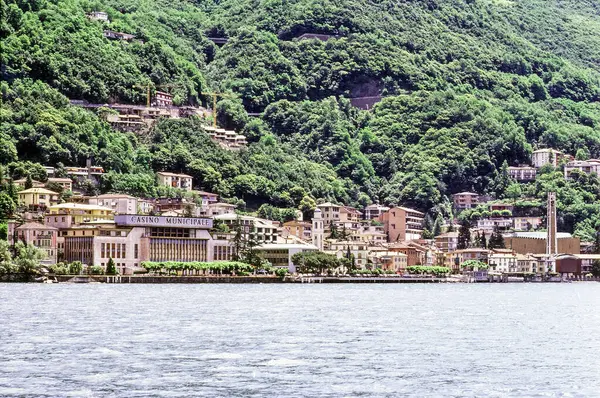 スイスのルガーノ湖のイタリア大使館 — ストック写真