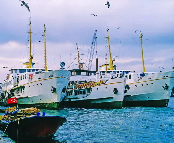 gemi ve deniz araçları ile İstanbul liman