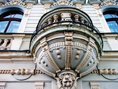 Aile Evi 'nin Balkonunda