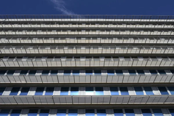 Fasaden av en kontorsbyggnad — Stockfoto
