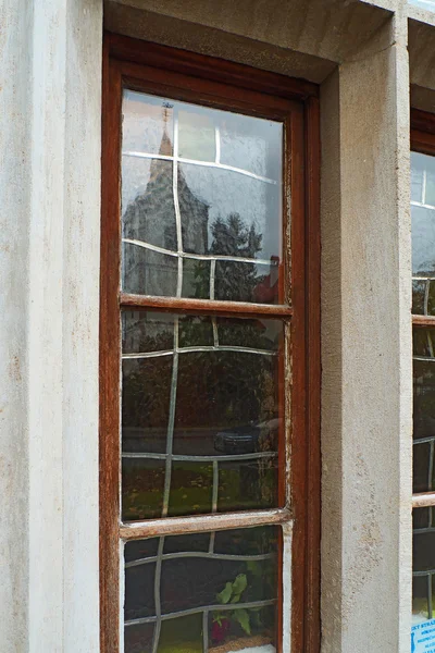 Windows på ett medeltida hus — Stockfoto
