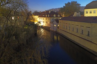 Prag alacakaranlıkta