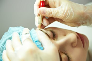 Makyajcısı yapım kalıcı kaş makyaj