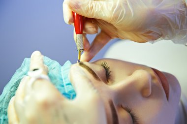 Kaş kalıcı hale getirme Master makyaj