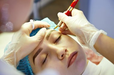 Kaş kalıcı hale getirme Master makyaj