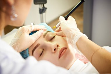 Kaş kalıcı hale getirme Master makyaj