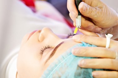 Kaş kalıcı hale getirme Master makyaj