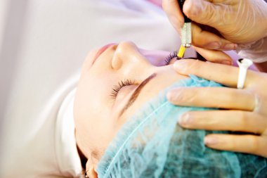 Kaş kalıcı hale getirme Master makyaj