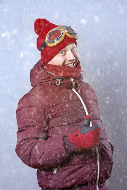 şapkalı genç adam