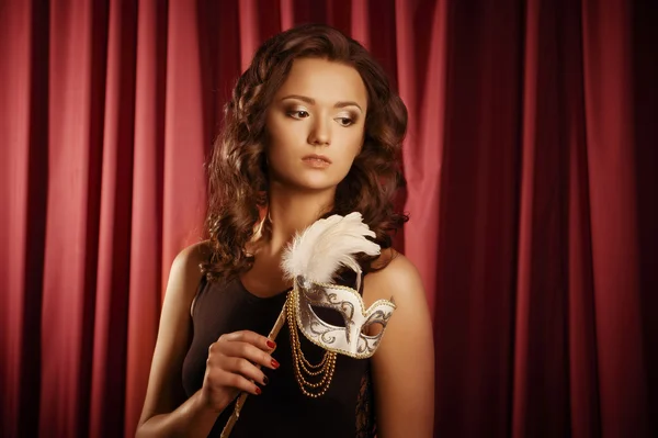 Retrato de mujer joven con máscara i — Foto de Stock