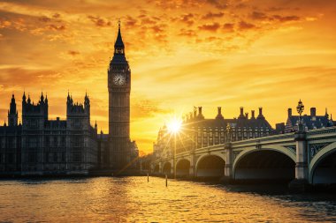 Büyük Ben ve Westminster Bridge alacakaranlıkta