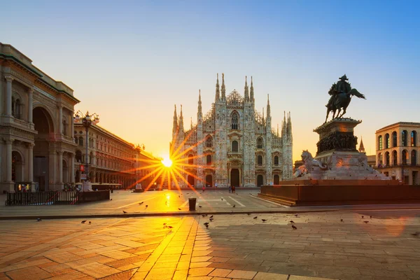 Uitzicht op de Duomo bij zonsopgang — Stockfoto