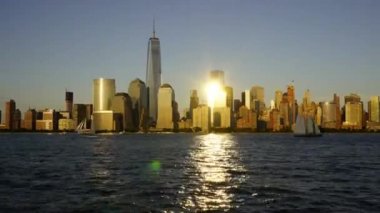 Hudson Nehri Hoboken, New York dan görüldüğü gibi Manhattan. 
