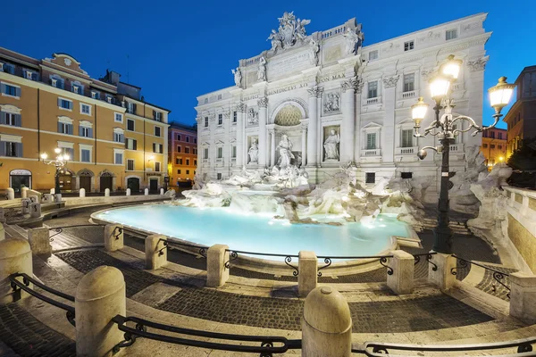 Fontana di Trevi nattetid — Stockfoto