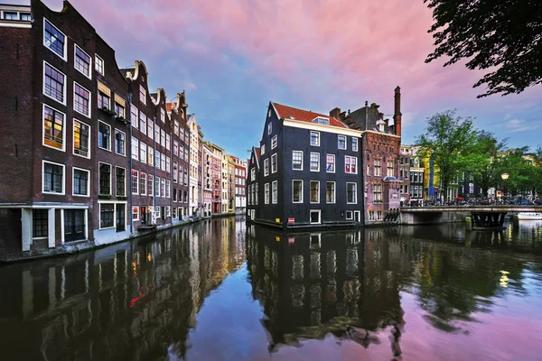 Canal de Amesterdão ao pôr-do-sol — Fotografia de Stock