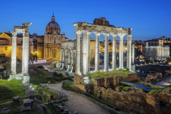 Berömda ruinerna av Forum Romanum — Stockfoto