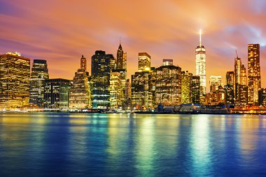 Gün batımında Manhattan'ın görünümü