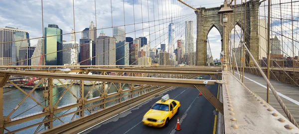 Auf der brooklyn bridge. — Stockfoto