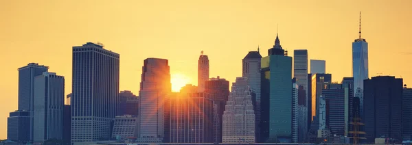 Panoramisch uitzicht over New York City Manhattan midtown bij zonsondergang — Stockfoto