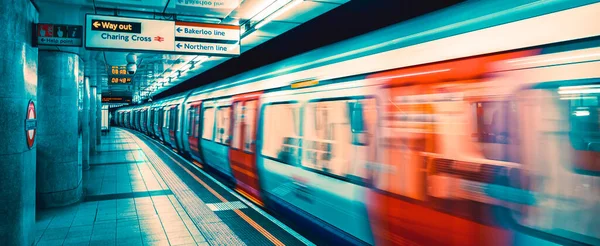 Wnętrze Londyńskiego Metra Specjalne Przetwarzanie Zdjęć — Zdjęcie stockowe