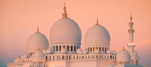 日落时阿布扎比谢赫扎耶德清真寺 — 图库照片