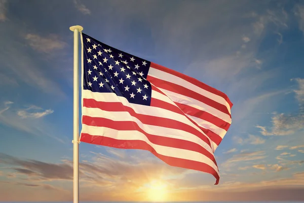 Amerikansk Flagga Viftar Blå Himmel — Stockfoto