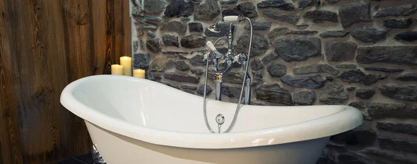 Schöne Badewanne Klassischen Stil Weiße Kralle Fuß Mit Edelstahl — Stockfoto