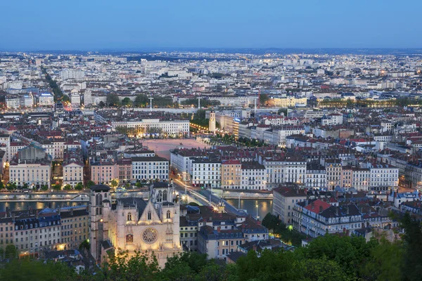 Lyon kenti üzerinden fourviere gece — Stok fotoğraf