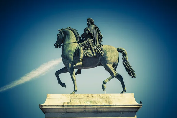 Estátua equestre de Luís XIV, processamento fotográfico especial . — Fotografia de Stock