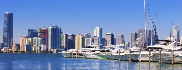 Miami praia sul marina com skyline Imagem De Stock