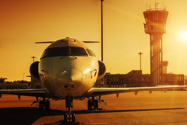 Avião de pôr do sol — Fotografia de Stock