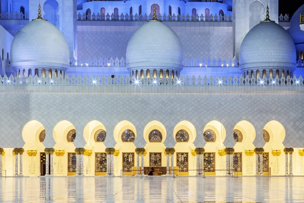 Mosque by night — Stock Photo, Image