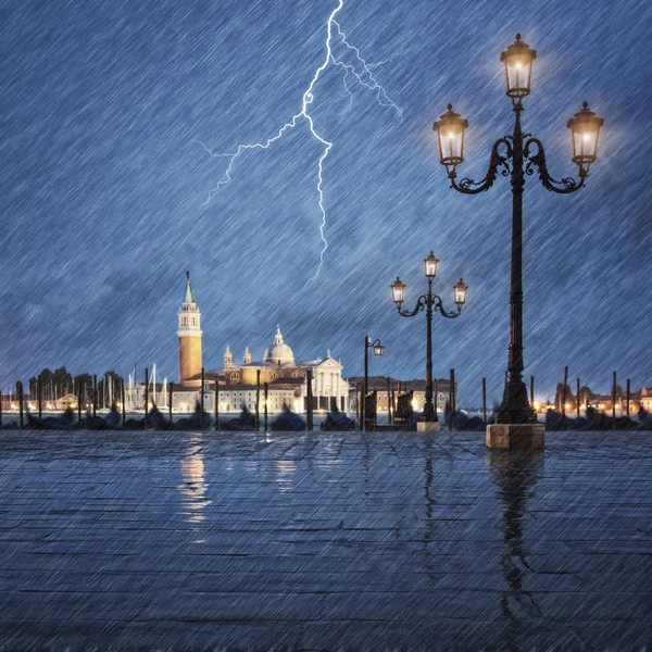Thunderstorm with lightning in the sky on the Grand Canal — Stock Photo, Image