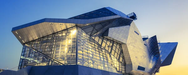 Panoramisch uitzicht van Confluences Museum — Stockfoto