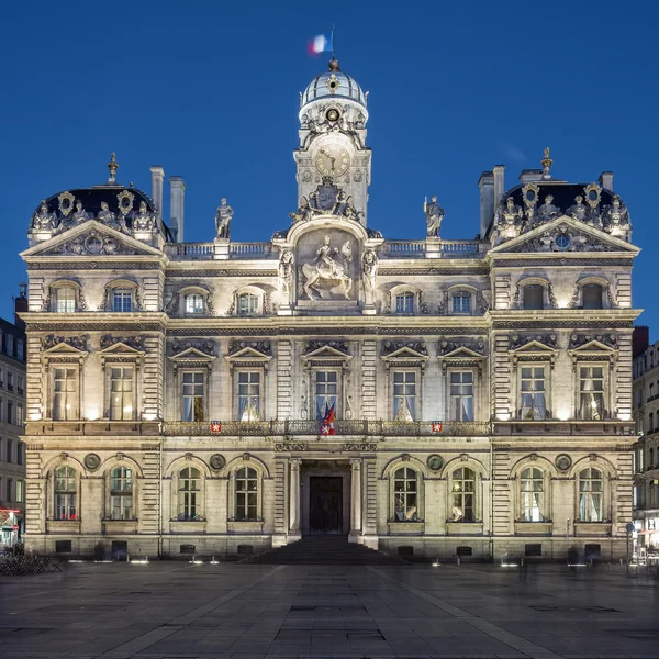 Slavné náměstí Terreaux v Lyonu city v noci — Stock fotografie