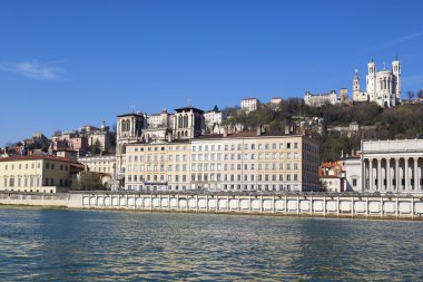 Lyon Honrizontal görünümüyle Saone Nehri
