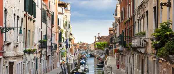 ヴェネツィアの運河のパノラマ ビュー — ストック写真