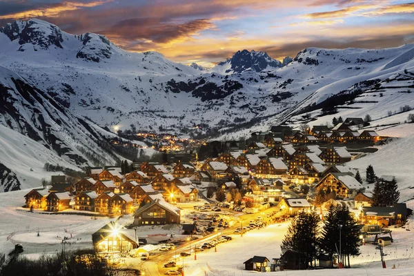 Estância de esqui em Alpes Franceses, Saint jean d 'Arves — Fotografia de Stock