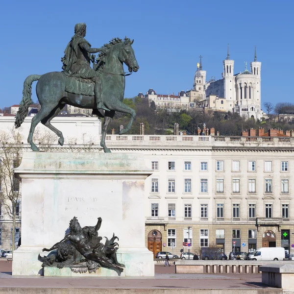 Statue und Basilika Stockbild