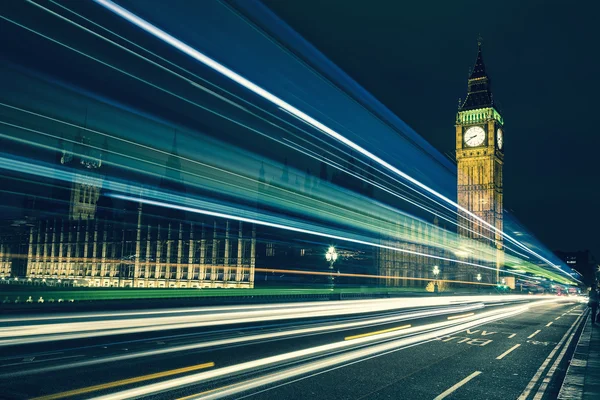 Big Ben and lights of the cars passing by — Stock Photo, Image