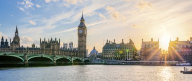 Günbatımı, Big Ben saat kulesi Londra'da panoramik manzaralı