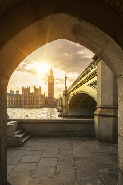 Big Ben through the pedestrian tunnel at sunset — Stock Photo, Image