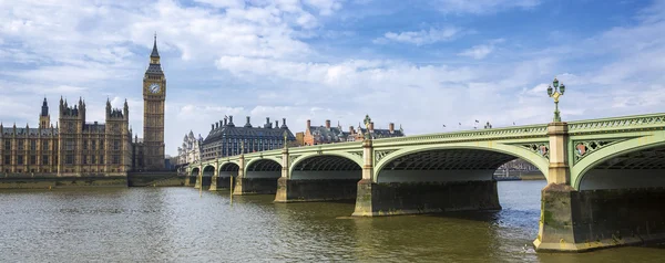 Panoramic view of Big Ben and bridge — Zdjęcie stockowe