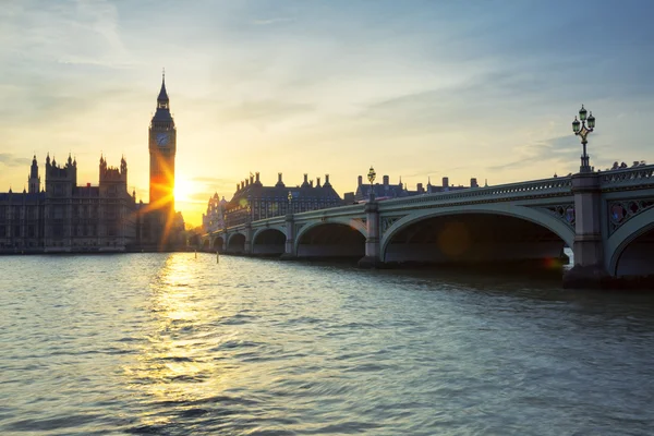 Big Ben torre do relógio em Londres ao pôr do sol — Fotografia de Stock