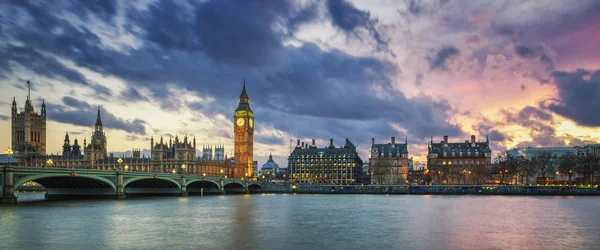 Panoramic view of Big Ben in London at sunset — Stok fotoğraf